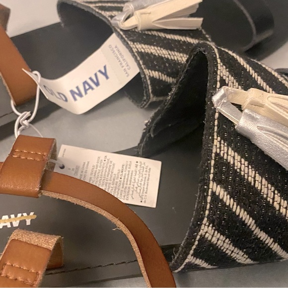 NWT Old Navy Sandal with Tags, NEW - Picture 3 of 7
